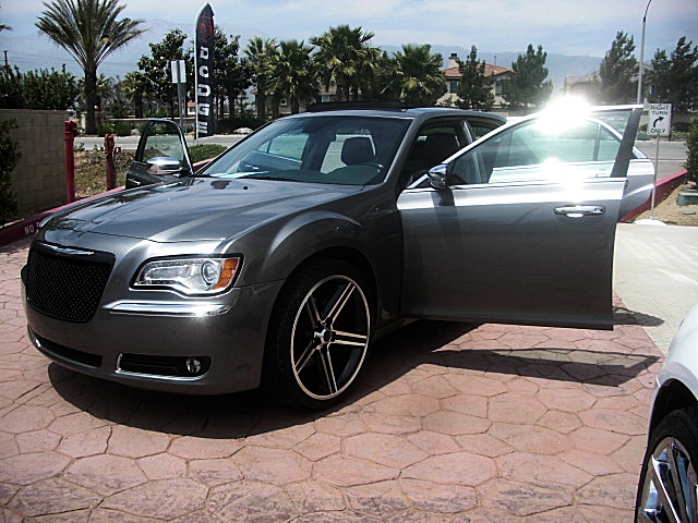 2011hemi300gray/25c31.JPG