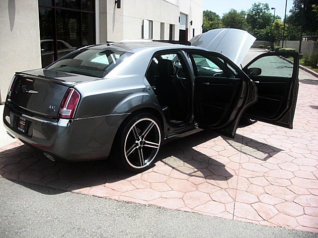 2011hemi300gray/25c31.JPG