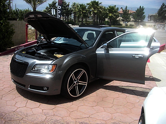 2011hemi300gray/25c31.JPG