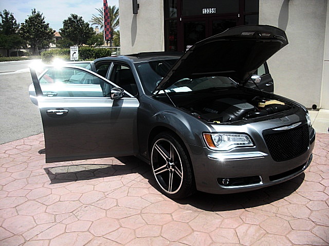 2011hemi300gray/25c31.JPG