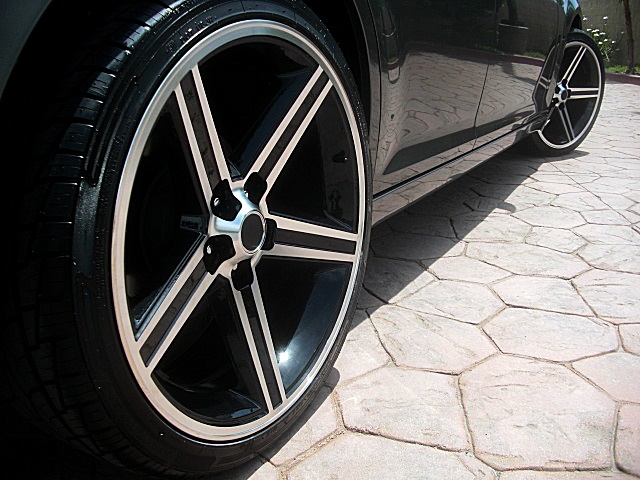 2011hemi300gray/25c26.JPG
