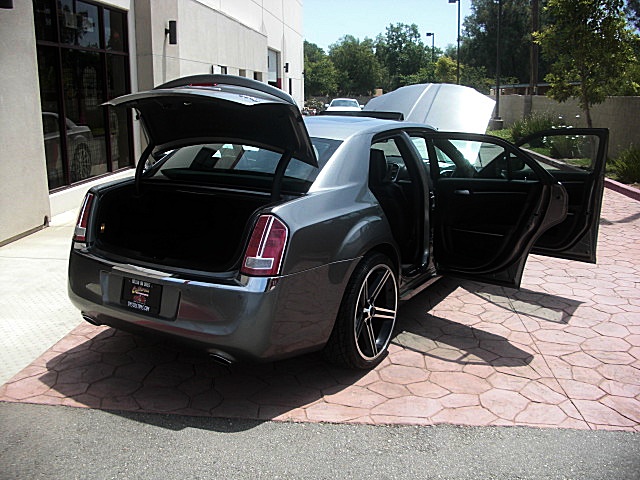 2011hemi300gray/25c31.JPG