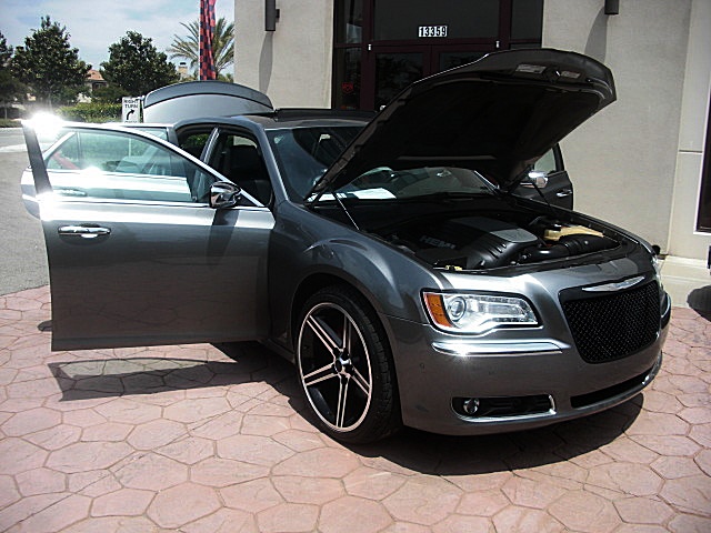 2011hemi300gray/25c31.JPG
