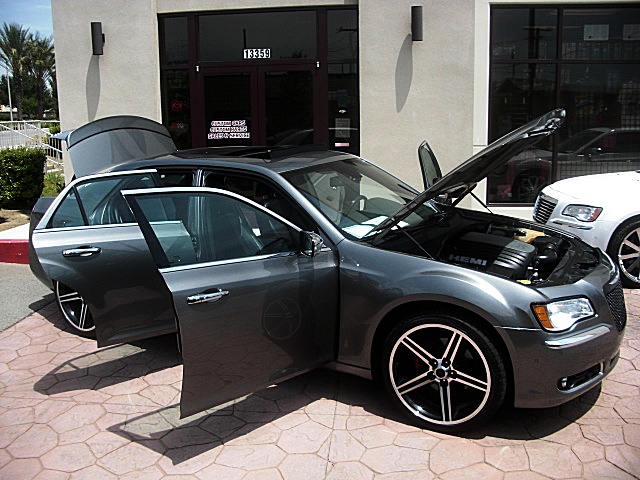 2011hemi300gray/25c31.JPG