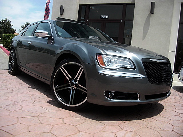 2011hemi300gray/25c31.JPG