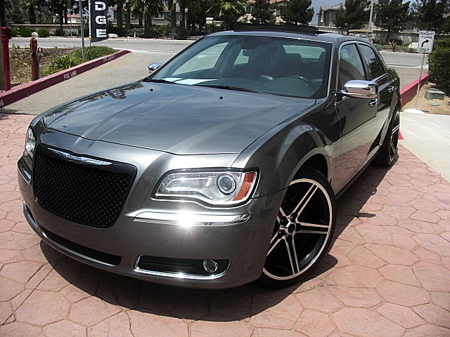 2011hemi300gray/25c31.JPG