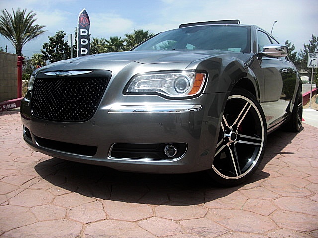 2011hemi300gray/25c31.JPG