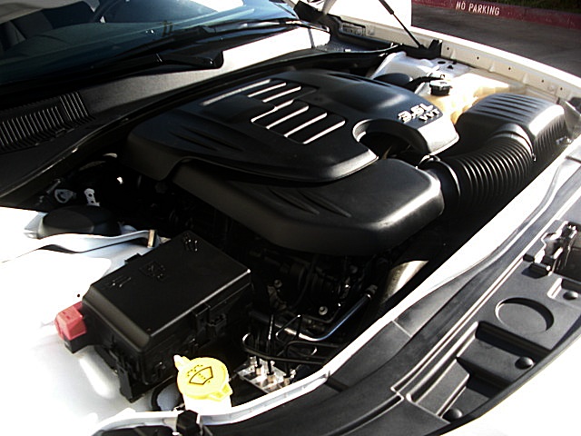 2011up300white/25a42.JPG