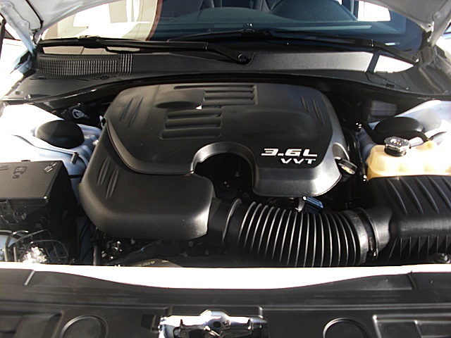 2011up300white/25a42.JPG
