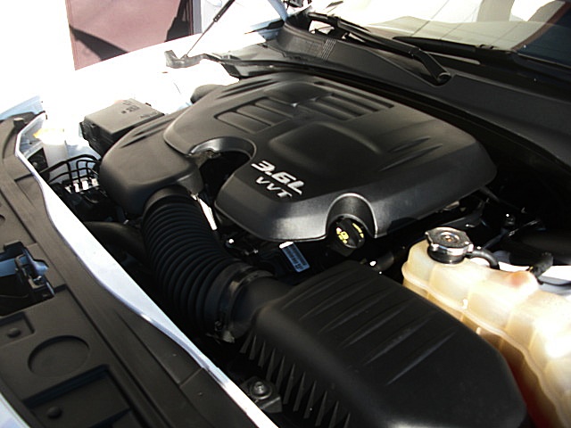 2011up300white/25a42.JPG