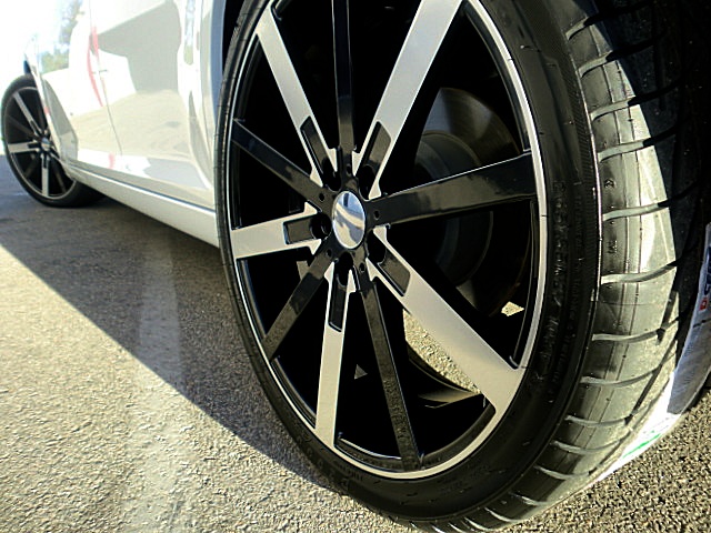 2011up300white/27c32.JPG