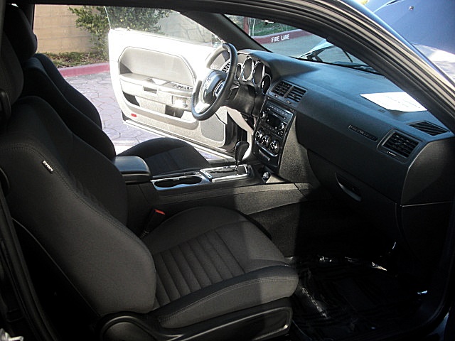 2012ChallengerBLK/25q34.JPG