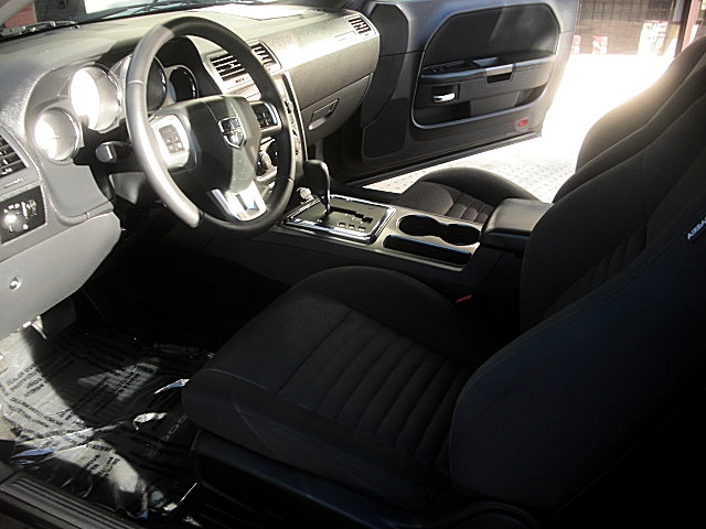 2012ChallengerBLK/25q34.JPG
