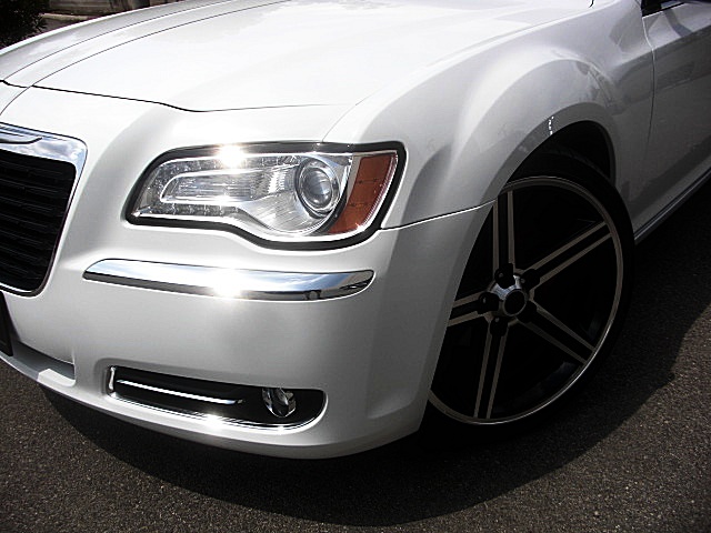 2012Ltd300white/25c34a.JPG