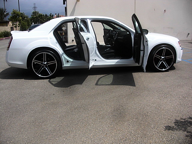 2012Ltd300white/25c34a.JPG