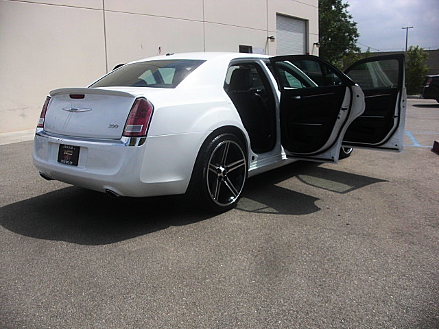 2012Ltd300white/25c34a.JPG