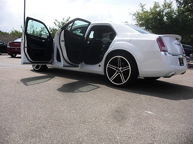 2012Ltd300white/25c34a.JPG