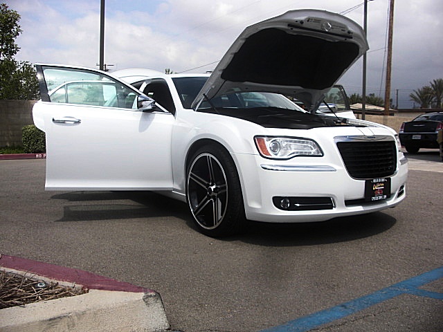 2012Ltd300white/25c34a.JPG