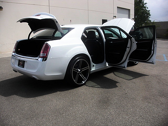2012Ltd300white/25c34a.JPG