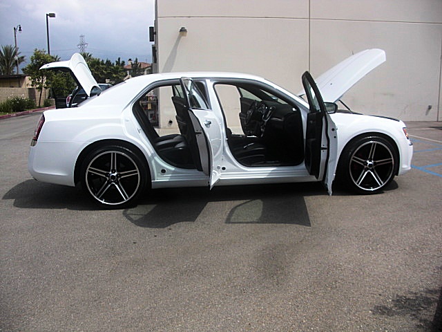 2012Ltd300white/25c59a.JPG