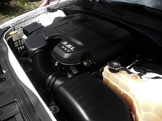 2012Ltd300white/25c59a.JPG