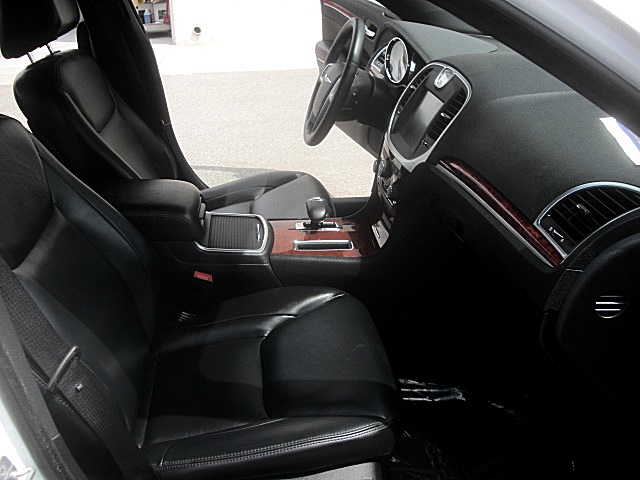 2012Ltd300white/25c59a.JPG