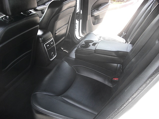 2012Ltd300white/25c59a.JPG