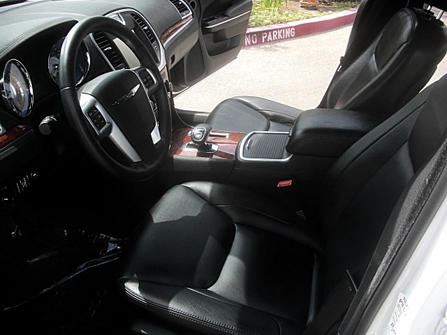 2012Ltd300white/25c59a.JPG