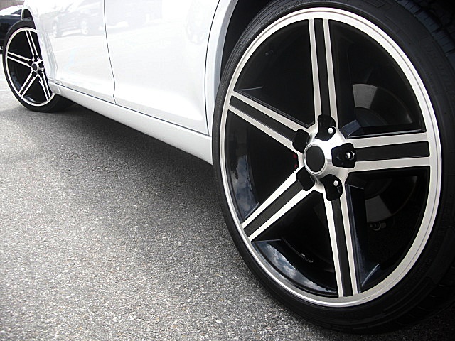 2012Ltd300white/25c59a.JPG