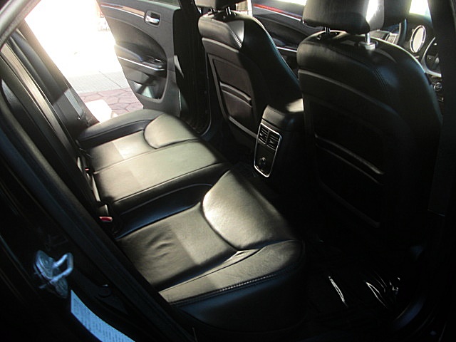 2013Chry300Blk/25c79.JPG