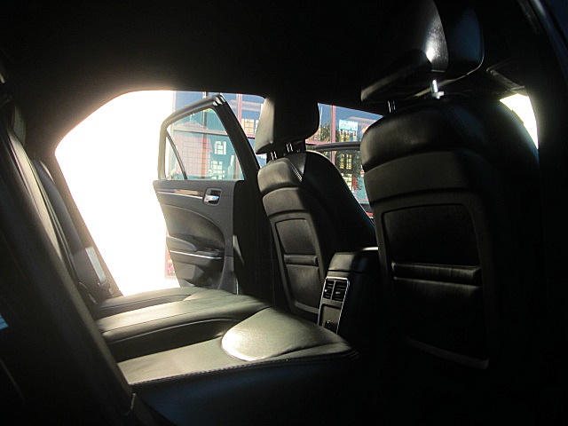 2013Chry300Blk/25c79.JPG