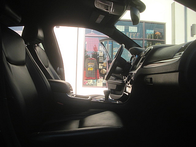 2013Chry300Blk/25c79.JPG