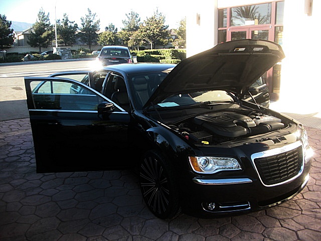 2013Chry300Blk/25c81.JPG