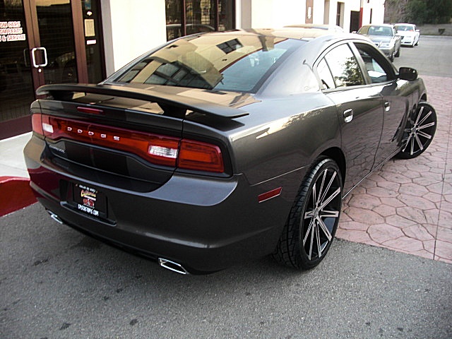2013chargerDarkGray/25a35.JPG
