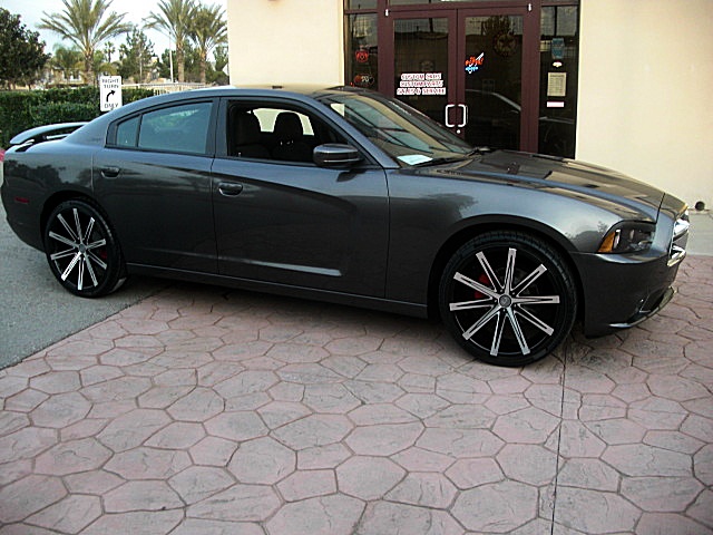 2013chargerDarkGray/25a35.JPG