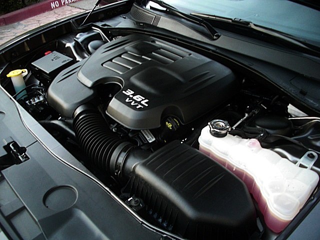 2013chargerDarkGray/25a40.JPG