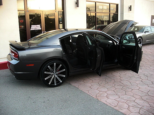 2013chargerDarkGray/25a35.JPG