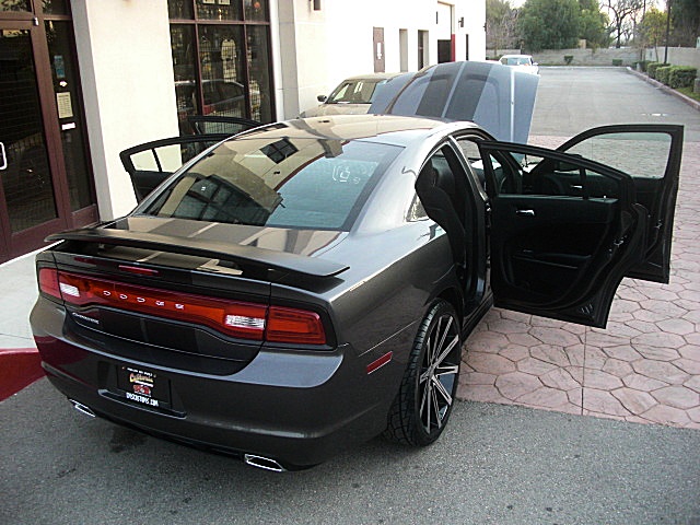 2013chargerDarkGray/25a35.JPG