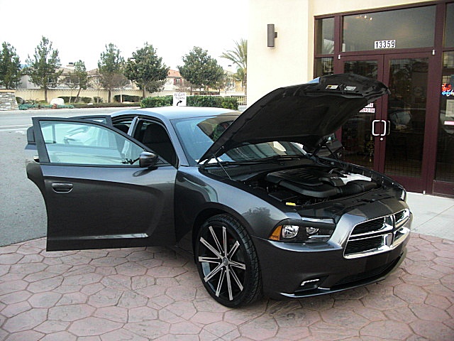 2013chargerDarkGray/25a35.JPG