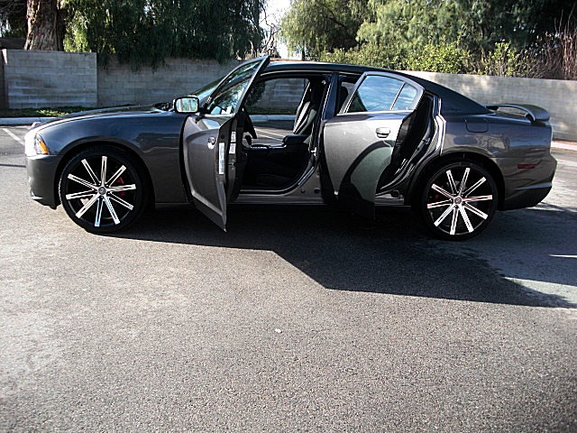 2013chargerDarkGray/25b49.JPG