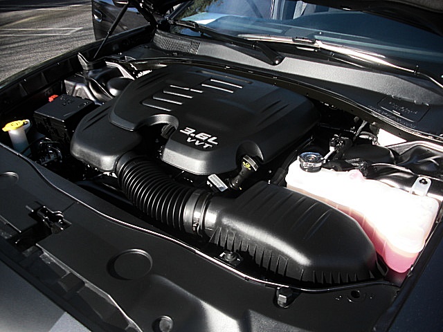 2013chargerDarkGray/25b38.JPG