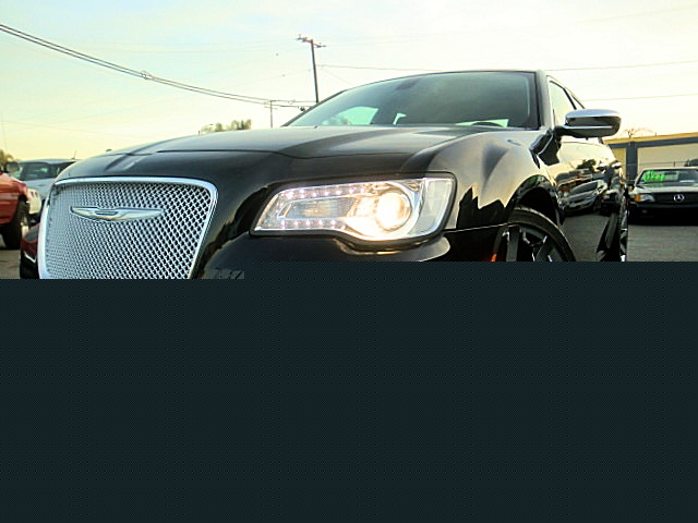 300Chryslers15up/Chrysler300C16Blk2.JPG