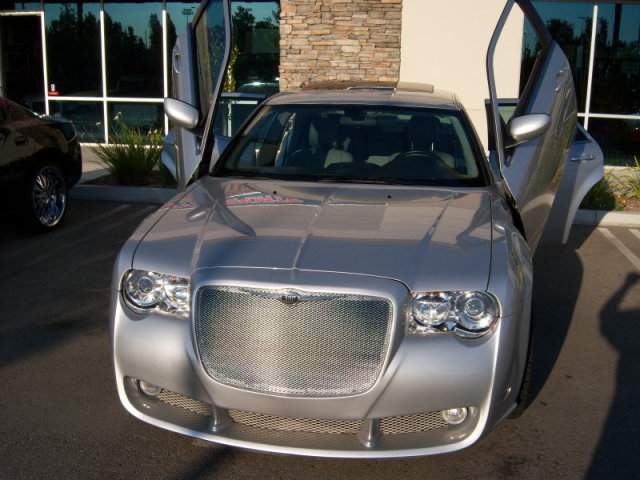 300customSilver/300custom17.jpg