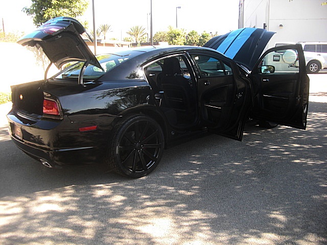 ChargerBlkBlueStripes/23a45.JPG