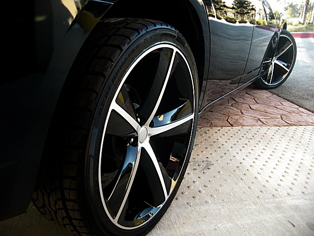 ChargerBlkStripes/24e9.JPG