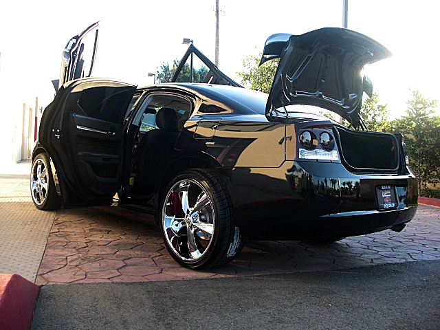 ChargerSXTlamboBLK/26w80.JPG