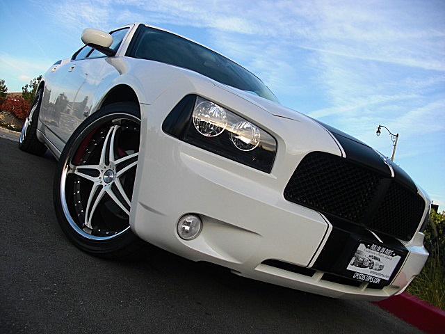 ChargerWhitStripes/1q120.JPG