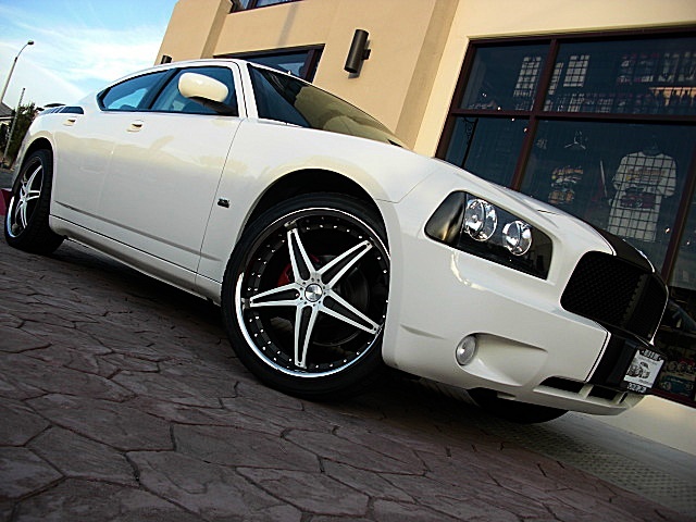 ChargerWhitStripes/1q139.JPG