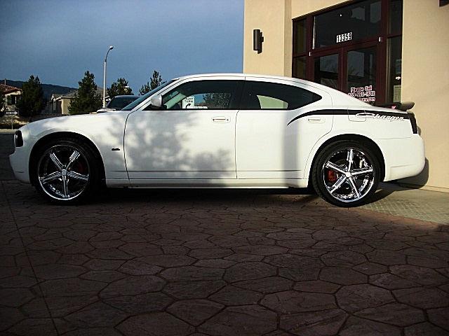 ChargerWhitStripes/24w50.JPG