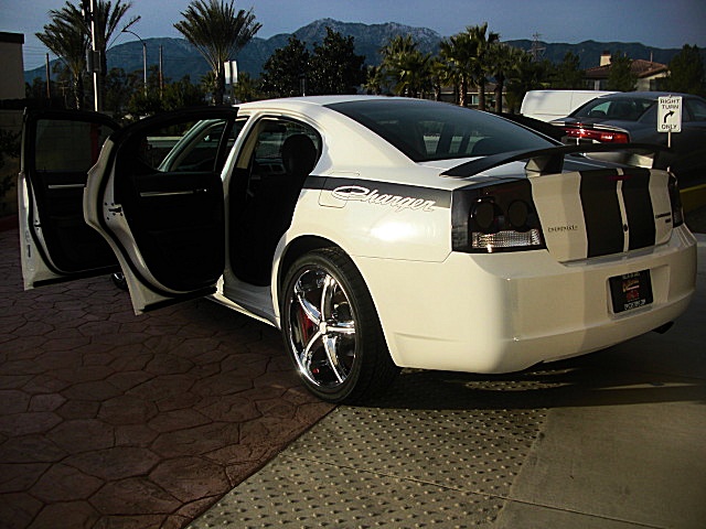 ChargerWhitStripes/24w50.JPG